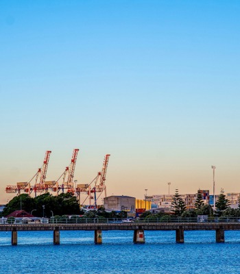 Port of Tauranga shareholding Divesting to Diversify Diversifying to reduce risk and grow dividends - the process to enable a managed sell down of the 54.14%...