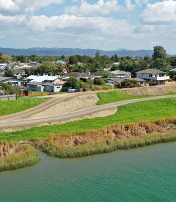 Whakatane–Tauranga Rivers Scheme Safeguarding our stopbanks We’re doing work to strengthen sections of the stopbank along the Whakatāne River.