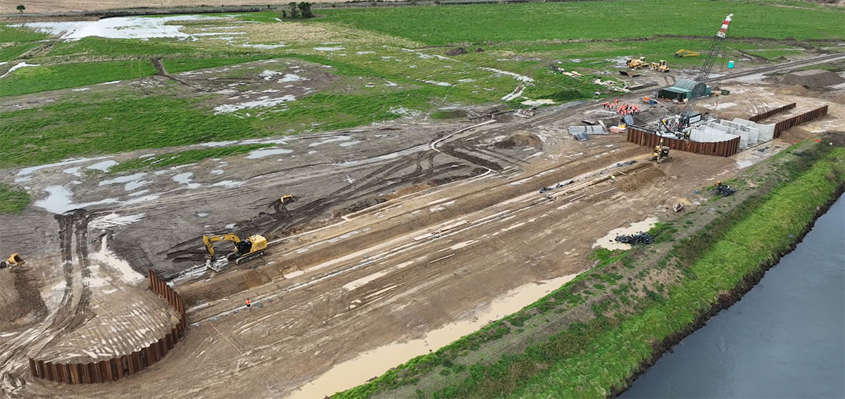 stopbank construction